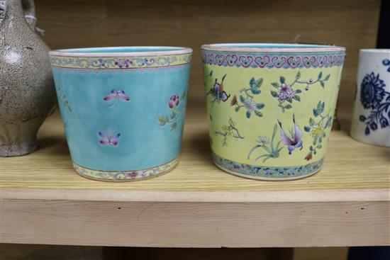 A pair of Chinese famille rose flower pots diameter 14cm height 12cm